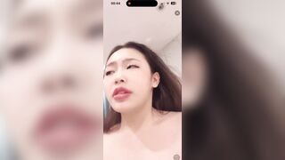 Em gái Live sex thủ dâm bắn nước