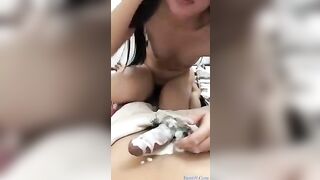 Em chỉ muốn ăn sữa chua trên cu anh thôi