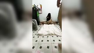 Đg thủ dâm bị thg bạn phát hiện djt tung lồn non dâm và cái kết