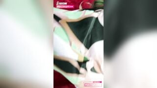 con gái loli. Cô con gái vừa trở về từ triển lãm truyện tranh