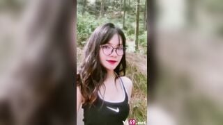 Vkl Hoàng Linh Chi 08 Quay tiktok cho bạn thân djt tung lon sướng vl