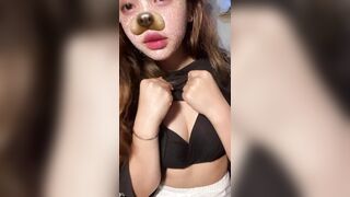 Em gái cực sinh với cái bím mới cạo show cho Ny xem