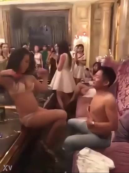 Sexy girl in karaoke in Campuchia