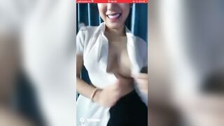 Em gái xinh vú bự livestream show vú