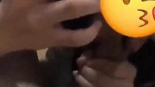 Mẹ gọi điện lúc còn đang học nhóm