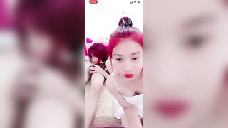 2 em gái xinh tóc đỏ  vừa live vừa bú cu