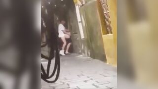 Địt nhau trong ngõ rên la cả xóm nghe bị công an bắt