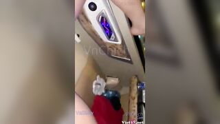 Dẫn bạn gái mới quen về quê và bắn tinh đầy lồn em trên xe khách luôn - Sex Viet69