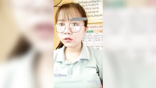 Hết học sinh h đến cô giáo tiểu học thủ dâm luôn trong lớp
