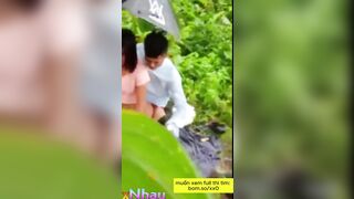 Quay lén Đang đi vô tình dã ngoại thấy cặp đôi địt nhau -