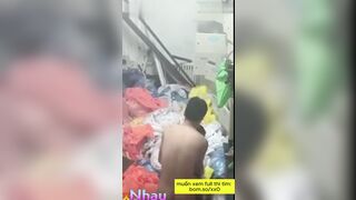 Quay lén đứa bạn cùng phòng dắt trai về đụ 2