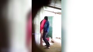 Thầy giám thị địt nhau với bà chủ nhiệm trong nhà kho trường bị học sinh quay lén