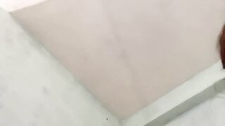 Dì xinh xắn cháu cứ nằm đó để dì cho lên đỉnh