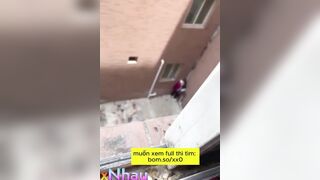 Hai em học sinh vào ngõ hú hí bị quay lén 2