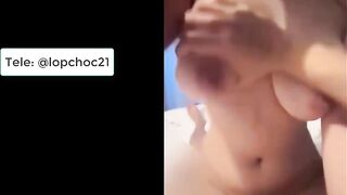 Siêu phẩm e gái vú căng vạch vú chát sex bị phát hiện djt tung loz