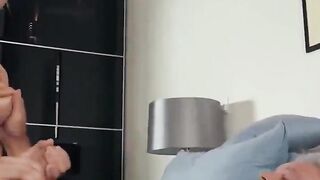 Ông già nhờ cô y tá bú cu lút cán xong đè ra djt xuất tinh đầy lồn