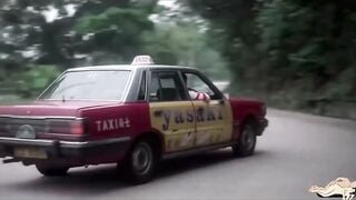 Gái xinh thoả mái khoe vú to với người lạ kích thích