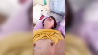 Máy bay bối rối vì đang trong cơn sướng mà thằng em cứ quay phim