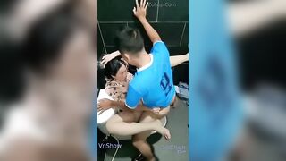 Súc sinh đi đá bóng về uống mấy cốc bia đè cả bà giúp việc ra địt tởm vc