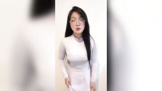 Idol baotran16tuoi mặc áo dài siêu múp