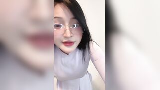 Idol baotran16tuoi mặc áo dài siêu múp
