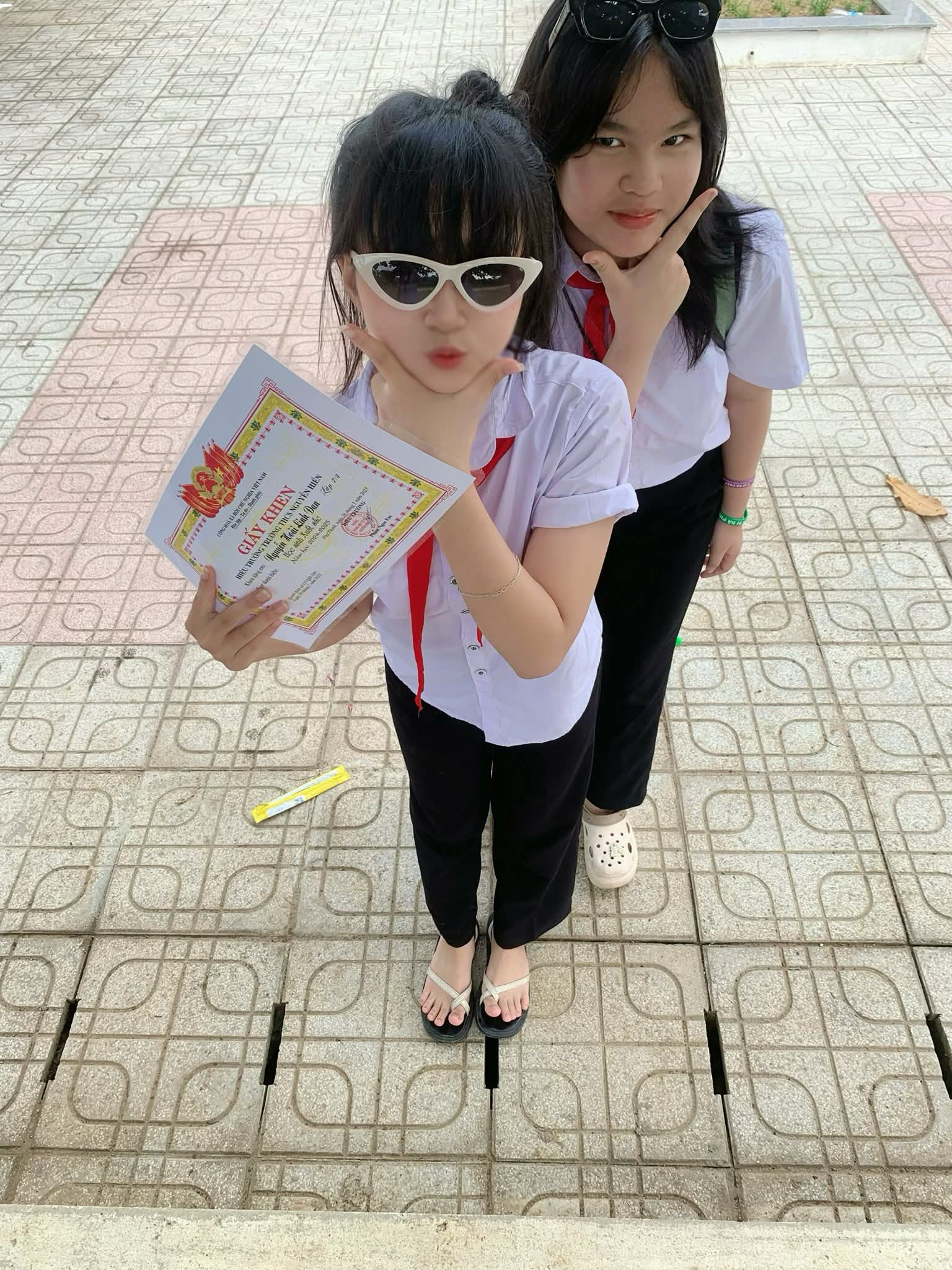 Phá trinh cháu họ