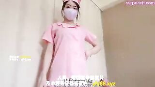 gạ gẫm cô y tá mới vào nghề quan hệ