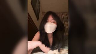 Nhỏ em gái non tơ, mình dây tập show livestream kiếm thêm thu nhập nè!