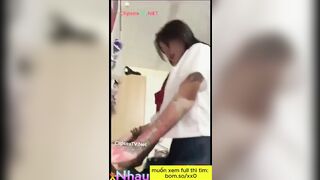 Đang sex sục cu thì bị con bạn thân phát hiện đè ra djt sướng vãi