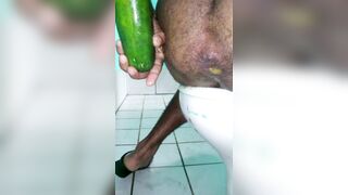 thủ dâm cực khủng nhét nguyên trái bí đao vô lỗ đit