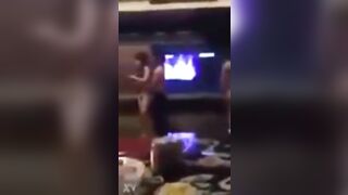 Thác loạn, Karaoke khoả thân thủ dâm nhảy djt nhau sướng vl ra