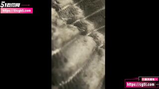 anh trai tôi đi làm xa, anh ấy đã quan hệ với cô em dâu cô đơn đang cho con bú
