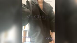 Nami 11 ý thức kém bắn nước tung toé nơi công cộng không chịu dọn xách đít đi về