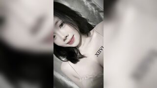 Em gái họ thèm CU khoe hàng không lông..Và em gái nuôi bím hồng