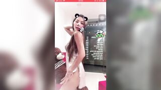 Đang live app mà Shipper giao hàng nên gạ djt nhau xuất trong luôn