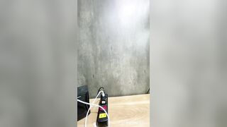 Các em gái xinh livestream show hàng