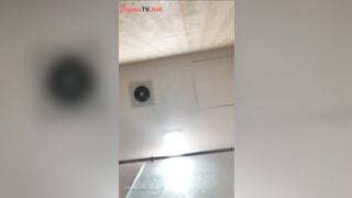 Quay lén e học sinh tắm rửa lồn bóp vú bị phát hiện