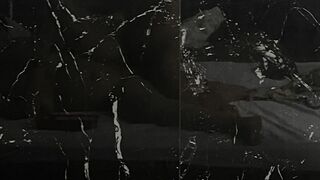 Đeo tai phone nghe tiếng rên của em ấy
