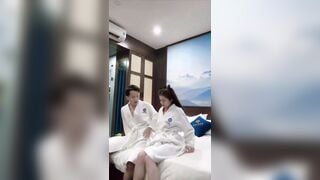 Quay lén em gái lồn múp vú to bị phát hiện
