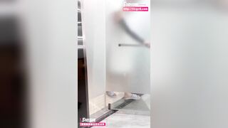 phục vụ anh rể hoàn toàn đĩ vào ban đêm.Sau khi thức dậy, cô đụ giày, liếm lồn