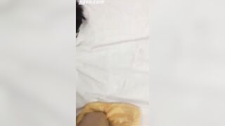 Không thích bị quay video mà cứ bị dí con cặc vào lồn bắt bú