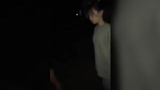 Em gái chơi chích điện vào lồn
