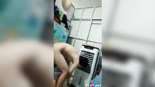 Thằng chồng gia trưởng thích bắn tinh xuống sàn xong bắt con vợ đi lau