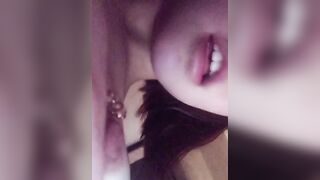 Em gái của ai khoe vú nè
