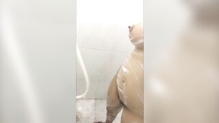 Tắm sạch sẽ sau những ngày địt