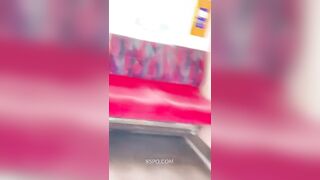 Quay lén em gái trên tàu bị phát hiện xong gạ xem hàng ai ngờ em cho xem thiệt