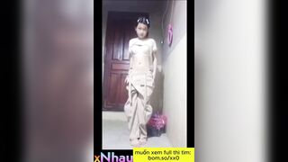 Bé học sinh loli,lồn non tơ,vừa tắm vừa livestream 3