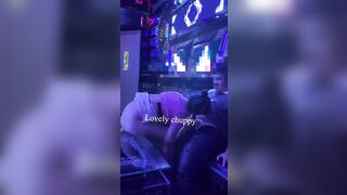 Đi karaoke được em nhân viên mới lớn bú cặc trực tiếp trong phòng sướng vl ra