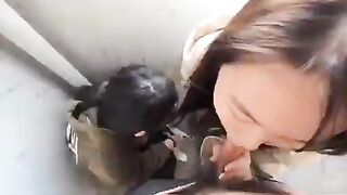 Thanh niên gạ hai em học sinh bu cu cho mình