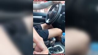 Độc Lạ, A tài xế móc lồn e học sinh trên xe đái ướt hết ghế